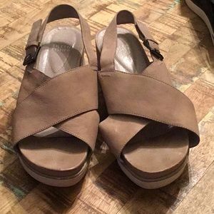 Eileen Fisher Sandal 8.5 Tan nubuck